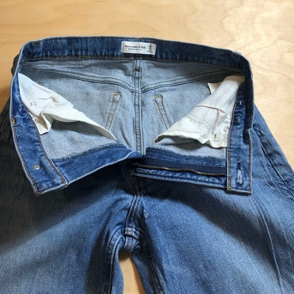 Abercrombie & Fitch High Rise Mom Jean Size 30/10. - Picture 6 of 13